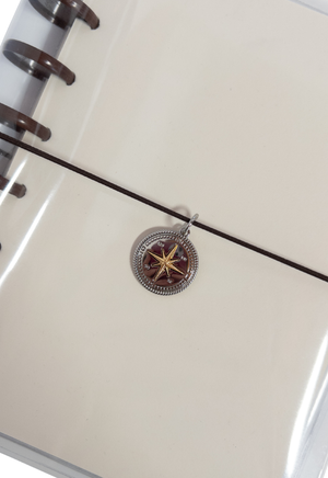 Charm para Elástico - Rosa dos Ventos | Prateada